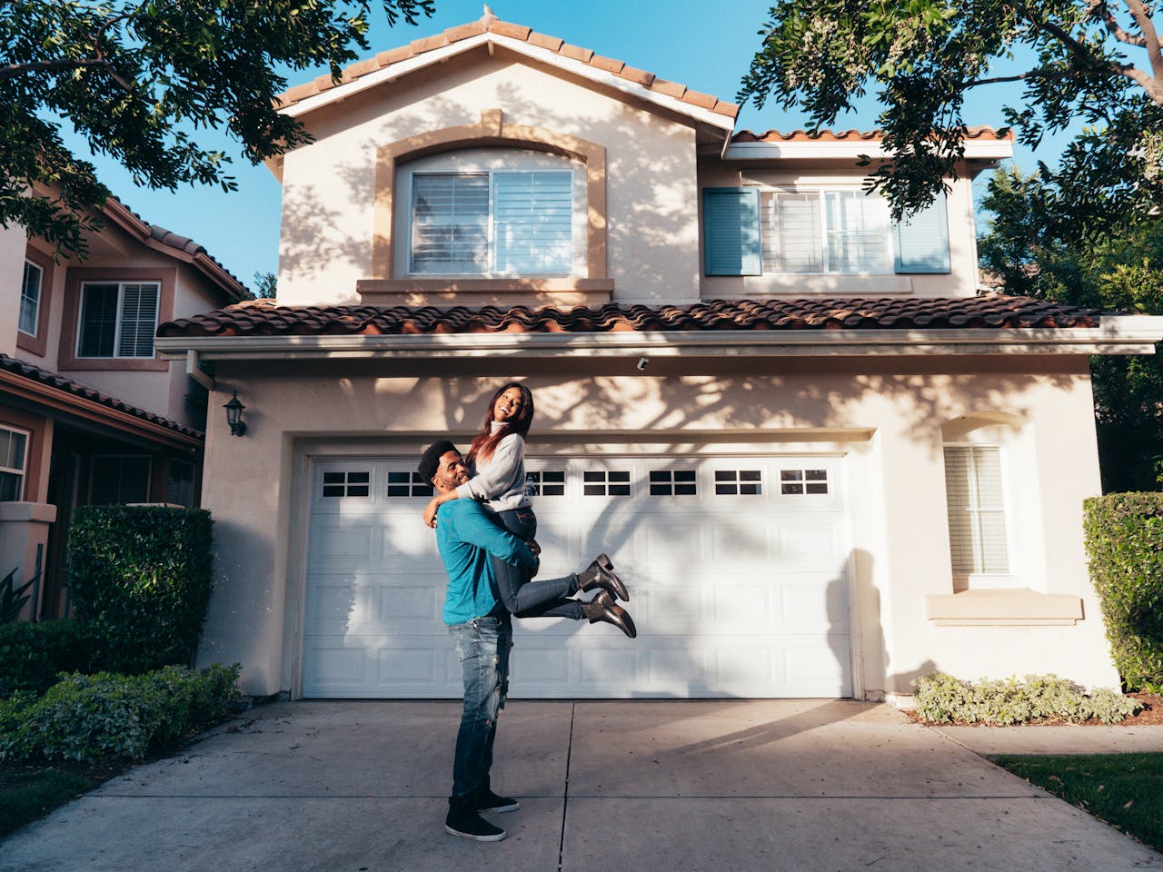 Should You Buy or Sell First? Navigating Your Next Move in St. Albert's Real Estate Market